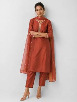 max - Rust Solid Lace Work Kurta with Pant and Dupatta