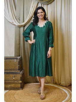 SHOWSHA - Emerald Green V Neck A Line Midi Dress