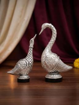 TOUCH925 - 999 Silver Plated Swan Pair Gift Box