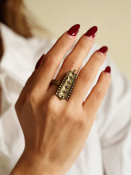 Pipa Bella by Nykaa Fashion - Festive Gold Oversized Ring