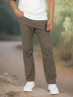 Wrangler - Men Brown Mid Rise Straight Fit Trousers