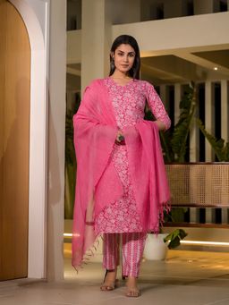 Yufta - Pink Pure Cotton Floral Print Straight Kurta with Pant & Dupatta (Set of 3)