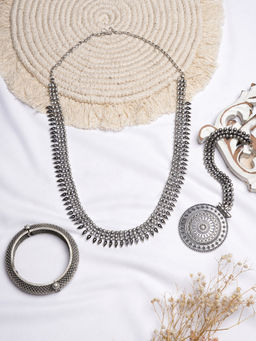 Teejh - by Joker and Witch Abhirami Silver Oxidised Jewelry Gift Set