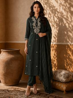 Aaghnya - Women Green Cotton Silk Embroidered Kurta With Trouser And Dupatta