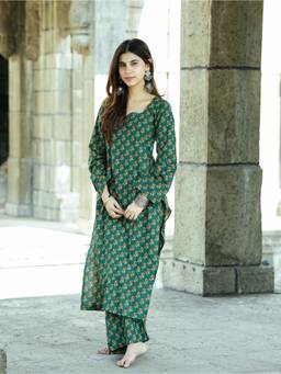 KRUTICO - Women Green Printed Cotton Kurta with Trousers