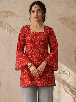 Aaghnya - Women Red Rayon Blend Printed Straight Kurti