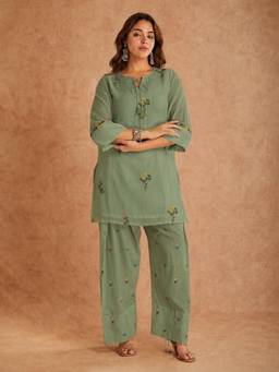 Aaghnya - Women Green Viscose Blend Embroidered Straight Kurta with Farshi Salwar