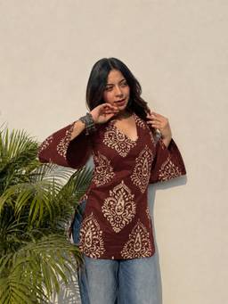Aaghnya - Women Brown Rayon Blend Printed Straight Short Kurti