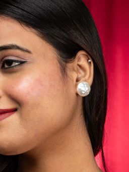 Niscka - Elegant Round White Faux Pearl Stud Earrings