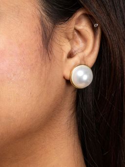 Niscka - 24K Gold Plated Round Stud Earrings With White Faux Pearl