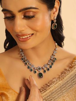 Nuyug - 18K Gold Plated Emerald Blossom Necklace Set