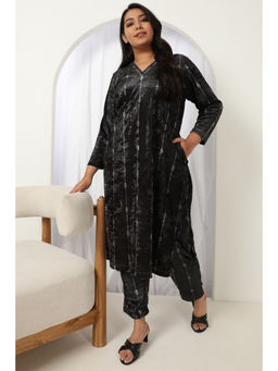 Amydus - Women Black Velvet Stripes Straight Kurta