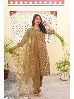 Do Dhaage - A Line Panelled Green Cotton Kurta with Pants with Dupatta (Set of 3)