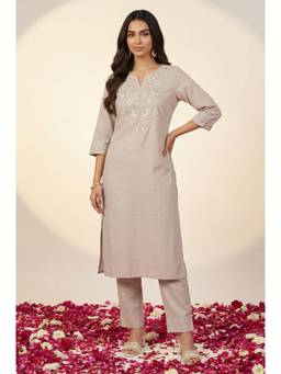 Aurelia - Women's Beige Embroidered Yarn Dyed Straight Kurta