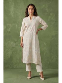 Aurelia - Women's Off White Thread Embroidered Straight Kurta