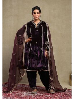 DOHR INDIA - Raabta Purple Embroidered Silk Velvet Kurta with Pant and Dupatta