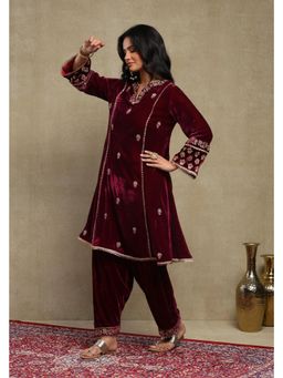 DOHR INDIA - Raabta Plum Embroidered Silk Velvet Kurta with Pant