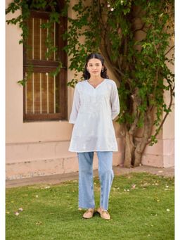 House of Chikankari - Cotton Chikankari Solid Women'S White Short Kurta