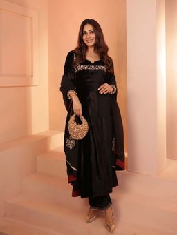 Karaj Jaipur - Women Black Velvet Kurta with Pant and Dupatta
