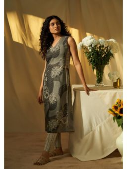 THREE-THREE - Women Green Floral Printed Kurta With Pant