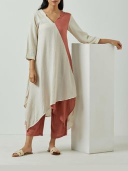 MARKKAH STUDIO - Peach Chambray V-Neck Colorblock Kurta with Pant