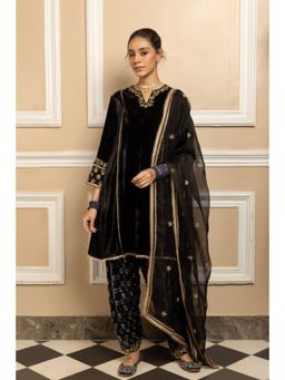 DOHR INDIA - Itika Arora In Ziya Kurta And Salwar