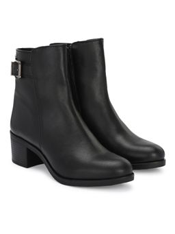 Delize - Women Black Solid Ankle Chelsea Boots With Buckle Strap Detail