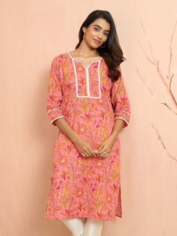 Vastramay - Women Pink Floral Printed Cambric Cotton Kurta