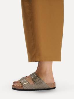 Birkenstock - Arizona Women Narrow Width SYN Leo Beige Sandals