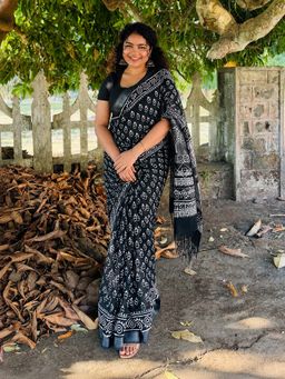 AMRUTKALA SAREES - Black Designer Linen Printed Saree with Unstitched Blouse