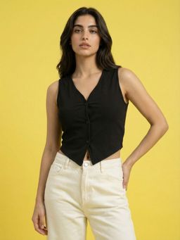 Buynewtrend - Women Black Sleeveless V Neck Crop Top