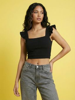 Buynewtrend - Women Black Sleeveless Crop Top