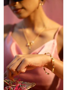 AlterEGO - Minimal Swirl Gold Cuff