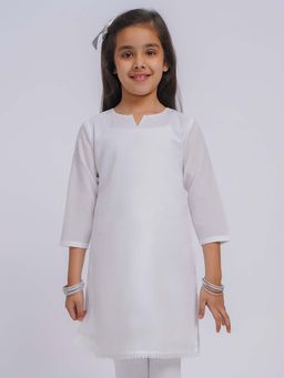 Vastramay - White Solid/Plain Round Neck Kurta
