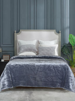 Saral Home - Light Weight Cloudy Mink Silky-Soft Quilt/Blanket All Seasons, Grey