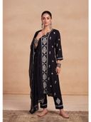 Black color option, Sold out, Currently selected