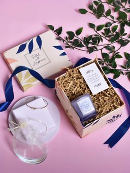 Gleevers - Arabian Wood Small Candle and Bracelet Gift Box for Her (Set of 2)