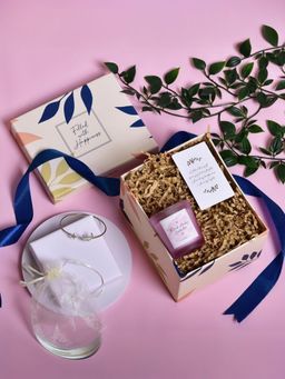 Gleevers - Rose Small Candle and Bracelet Gift Box for Her (Set of 2)
