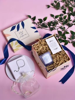 Gleevers - Arabian Wood Small Candle and Bracelet Gift Box for Her (Set of 2)