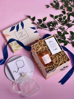Gleevers - Rose Small Candle and Bracelet Gift Box for Her (Set of 2)