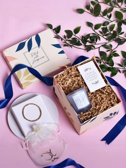 Gleevers - Arabian Wood Small Candle and Bracelet Gift Box for Her (Set of 2)