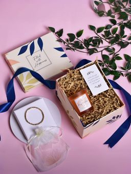 Gleevers - Rose Small Candle and Bracelet Gift Box for Her (Set of 2)