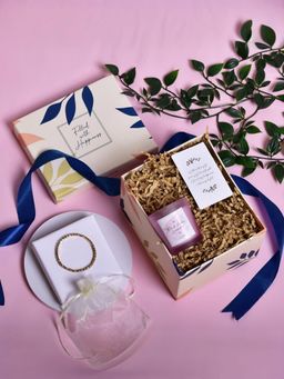 Gleevers - Lavender Small Candle and Bracelet Gift Box for Her (Set of 2)