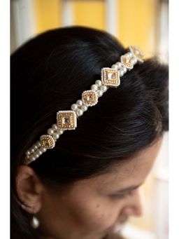 Ribbon Candy - Kundan With Pearls Hairband - Golden