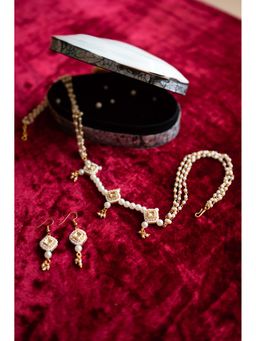 Ribbon Candy - Kundan With Pearls Chain Necklace With Earrings - Golden