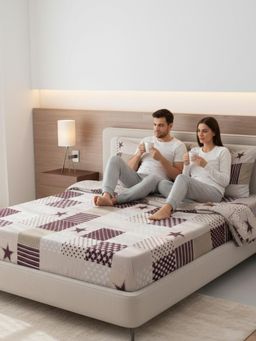 FABINALIV - Multicolour Geometric 300 TC Cotton Blend Super King Bedsheet with 2 Pillow Covers