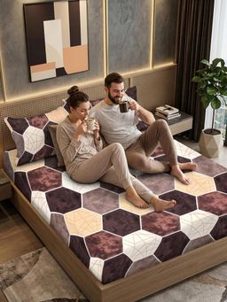 FABINALIV - Multicolour Geometric 300 TC Cotton Blend Super King Bedsheet with 2 Pillow Covers