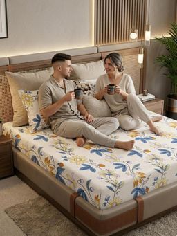 FABINALIV - Multicolour Floral 300 TC Cotton Blend Super King Bedsheet with 2 Pillow Covers