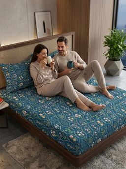 FABINALIV - Multicolour Floral 300 TC Cotton Blend Super King Bedsheet with 2 Pillow Covers