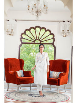SAVI - White Cotton Embroidered Straight Kurta